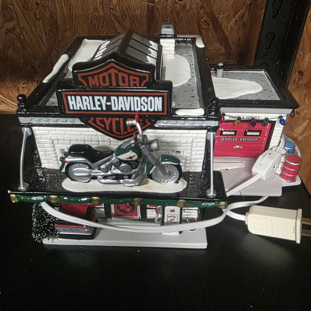 Vintage 1996 Harley-Davidson Holiday Light Up Cristmas House. Perfect Condition